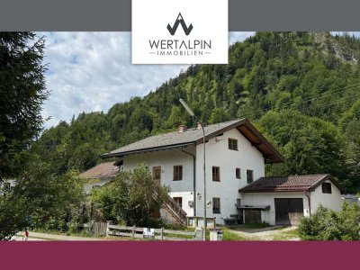 Wallgau: Zweifamilienhaus mit Garagen-Anbau auf einem 
ca. 2.917 m² großen Grundstück