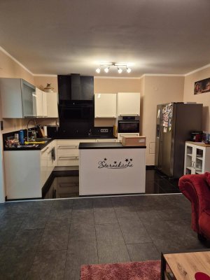 Ruhige 72 m² Genossenschaftswohnung mit 2 Tiefgaragenplätzen und Waldblick in Traisen