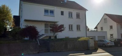 Attraktive, neu renovierte Wohnung mit vier Zimmern in Friedrichshafen-Ailingen-Berg