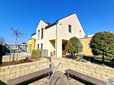 MODERNES EINFAMILIENHAUS MIT POOL, DOPPELGARAGE UND HERRLICHEM GARTEN – NAHE WIEN