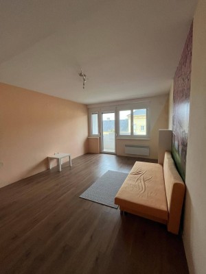 Sanierungsbedürftige Wohnung mit Balkon und eigenem Parkplatz in Pottendorf!