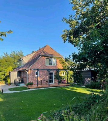 Schönes Landhaus aus tollem Grundstück in Deichnähe zu vermieten