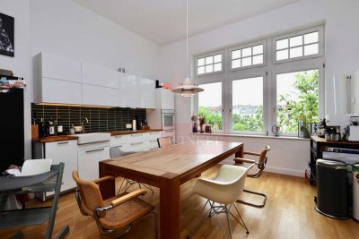 Edle 2,5-Zimmer Altbauwohnung mit Terrasse in wunderschönem Südstadt-Altbau -zentral gelegen-
