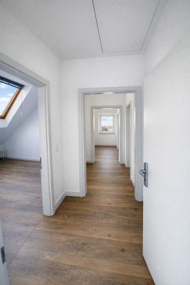 Renovierte 4-Zimmer-Wohnung mit Balkon im 3. OG in Duisburg-Buchholz