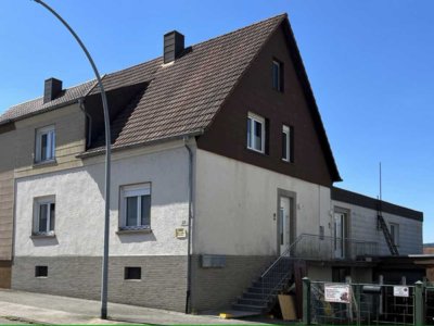Erstbezug nach Sanierung: Schöne helle 3,5ZKB Wohnung 100+ m² in freundlicher Nachbarschaft