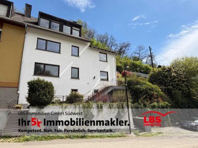 gepflegtes 1-2 Familienhaus in naturnaher 
Stadtrandlage mit über 2000 m² Grundstück