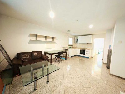 Möblierte 2-Zimmer-Wohnung mit Terrase und Garagenstellplatz in Stuttgart West