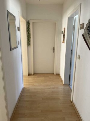 Modernisierte 3,5-Zimmer-Wohnung mit Balkon in zentraler, ruhiger Lage
