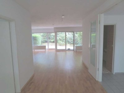 Ruhige Top-Lage, 5 Zi, Terrasse, Balkon, Pool, Garage, schönes Maisonette-Haus in Kronberg