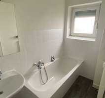 Schönes Wohnen in grüner Umgebung: sanierte 4-Zimmer-Wohnung im 2. OG zu vermieten