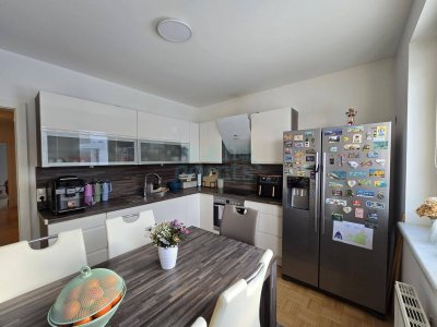 Preis angepasst! Barrierefreie, ruhige EG-Wohnung mit Loggia, Carport, hochwertiger Küche &amp; Top-Lage