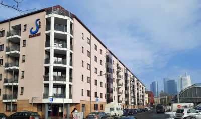 Modernes Wohnen im Herzen Frankfurts: ruhige 2-Zimmer-Wohnung mit Balkon und neuer Einbauküche