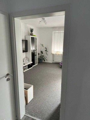 Familienfreundliche 7-Zimmer-Wohnung mit Balkon in gepflegtem Zustand