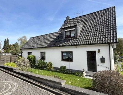 Freistehendes Einfamilienhaus-sehr großes Grundstück & Garage, Garten-tolle Wohngegend-von Privat