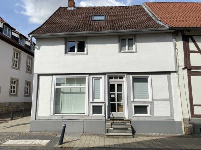 Preiswerte, modernisierte 8-Zimmer-Doppelhaushälfte mit gehobener Innenausstattung in Pattensen