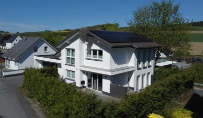 � Modernes Einfamilienhaus mit ausgebautem Keller, Doppelgarage und Fußbodenheizung (außer Garage)