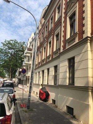 ruhige Dachterrassenwohnung im 3. OG mit Wannenbad, Duschbad im Alleinauftrag