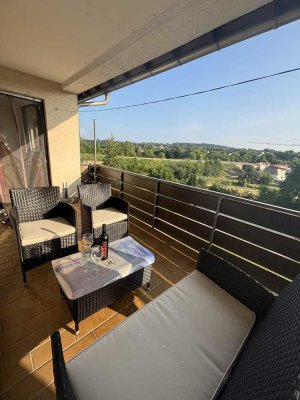Helle Wohnung mit Balkon und Küche – Ideal für Familien