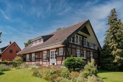 Einfamilienhaus mit Landhauscharakter & Fachwerk-Optik auf großem Erbpacht-Grundstück