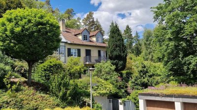 Freistehendes hochwertiges Einfamilienhaus mit Einliegerwohnung und unverbaubarem Ausblick!
