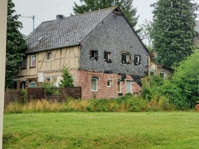 Einfamilienhaus mit Grundstück & Nebengebäuden in Belg