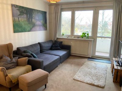 Helle, freundliche 3-Zi.-Whg., leerstehend, mit Balkon und EBK