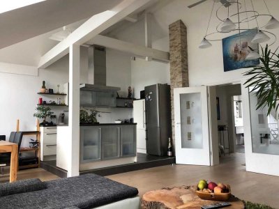 Exklusive 3-Zimmer-Dachgeschosswohnung mit 3 Balkons und EBK in Ingolstadt