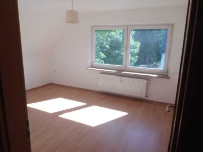 Helle 3-Zi. Obergeschosswohnung im 4-Fam.-Haus