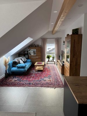 Neuwertige 3-Zimmer Dachgeschoß-Wohnung in Bondorf mit Balkon und EBK