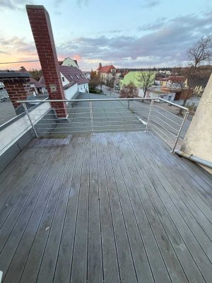 Eckwanne und Dachterrasse! Gemütliche 3-Zimmer mit Laminat, SP und 2 Bädern in guter Lage!