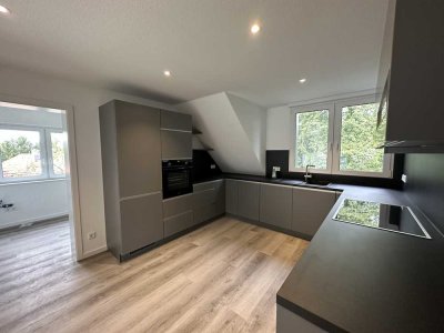 Neuwertige 4,5-Zimmer-Wohnung mit Einbauküche und großer Dachterrasse in Solingen-Ohligs!