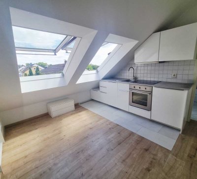 Charmante Dachgeschosswohnung mit Sonnenbalkon und Fernblick über Wiesbaden, Tiefgaragenstellplatz