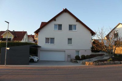 Gepflegtes Einfamilienhaus mit ELW, Doppelgarage, Doppelcarport - In ruhiger Wohnlage