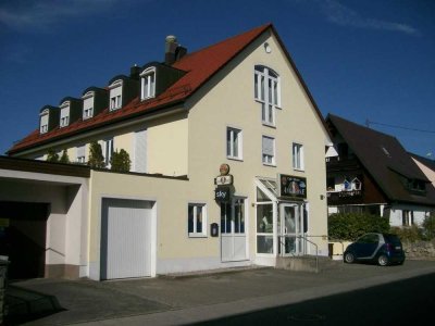 Zentrale, ruhige 1,5-Zimmer-DG-Wohnung mit Einbauküche in Karlsfeld