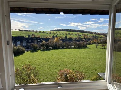 PROVISIONSFREIE wunderschöne Dachgeschosswohnung mit unverbaubarem Blick ins Grüne