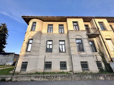 Attraktives Mehrfamilienhaus, Baugrund, mit großem Potenzial