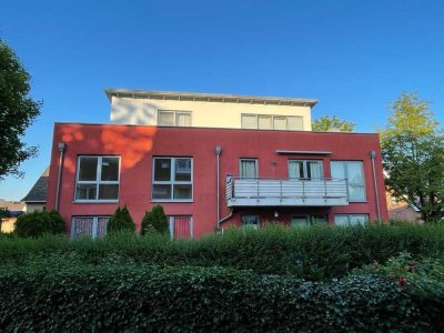 Attraktive 3-Raum-Penthouse-Wohnung mit EBK und Dachterrasse in Buxtehude.