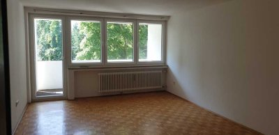Freundliche 2 Zimmer , Küche Bad, Wohnung mit EBK und Balkonon in Ingolstadt
