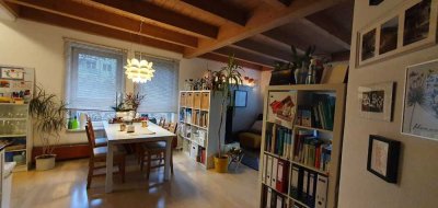 Stilvolle, gepflegte 2-Zimmer-Wohnung mit Balkon und EBK in Tübingen