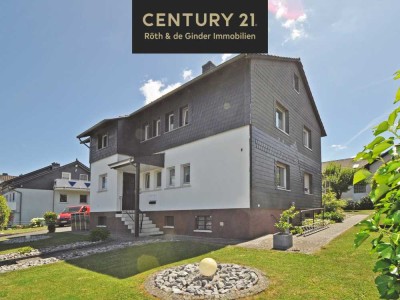 Zweifamilienhaus mit schönem Garten in ruhiger Lage