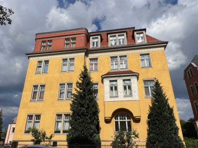 * EG-Wohnung im sanierten Altbau, ruhig und verkehrsgünstig gelegen **