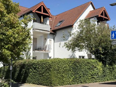 Schöne 2,5/ 3-Zimmer Wohnung mit Balkon, eigenem Garten & Stellplatz - ruhige Lage, gepflegtes Haus!