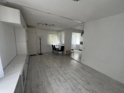 Helle 40 m² Wohnung – voll möbliert, Parkplatz &amp; Grünblick – sofort verfügbar