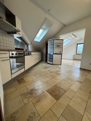 Gepflegte 2,5-Zimmer-Wohnung mit Balkon und moderner Ausstattung in Dietlingen