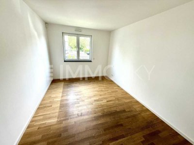 ** Neubau-Flair mit privatem Garten! **
