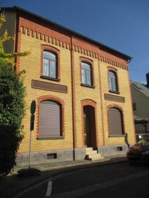 Exklusive, sanierte 2-Zimmer-Altbauwohnung im Erdgeschoss mit EBK in Bonn Ramersdorf