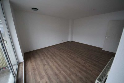 Marko Winter Immobilien - Mosbach: 1 Zimmer-Appartement mit Balkon, Aufzug und Stellplatz