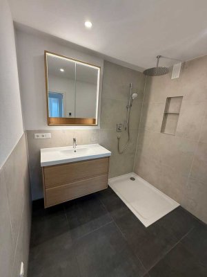 Hochwertig sanierte Wohnung mit tollem Balkon