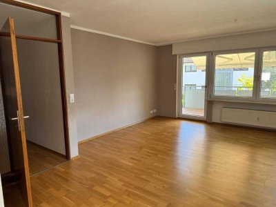 Attraktive 5-Zimmer-Erdgeschoss-Wohnung mit 2 Balkonen und EBK in Filderstadt