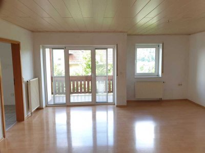 Helle 4-Zimmer-Wohnung mit Balkon in Stockheim